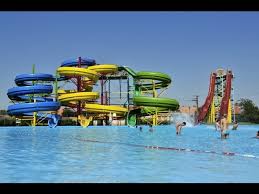 Század óta működik a várfürdő, melynek vize gyógyhatású. Gergelyiugornya Atlantika Vizividampark Youtube