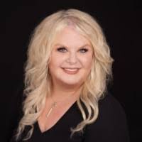 Amber Sheaves's Instagram, Twitter & Facebook