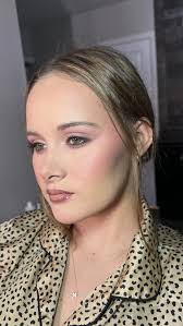 My prom girl came back for another full glam 😍 This time she wanted pink  sultry tones! She loves her natural lashes and chose to skip falsies which  is totally okay! As your makeup artist, my goal is ...