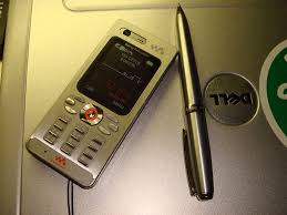 Sony Ericsson w880i with Sheaffer pen ...