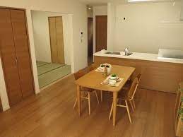 クリエラスク色の床にオーク材の家具を中心にナチュラルコーディネートした事例をご紹介 床 リビング 床 家具