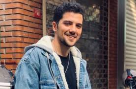Çok güzel hareketler bunlar 2 programı ile tanıdığımız oyuncu emre aslan'ın şarkıcı i̇rem derici ile aşk yaşadığı iddiaları üzerine sosyal medya kullanıcıları i̇rem derici'nin sevgilisi kim? 29 Emre Aslan