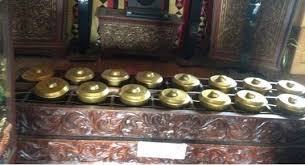 Selain tari dan alat musik khusus, sumatera utara juga memiliki warisan budaya lainnya, seperti rumah tradisional dan pakaian biasa. 9 Alat Musik Tradisional Sumatera Barat Lengkap