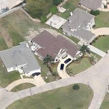 The singer owns a lavish mansion in miami which is a s a city located on the atlantic coast in the entire house boasts a spectacular city view through the glass walls. Lil Wayne S House In New Orleans La Virtual Globetrotting