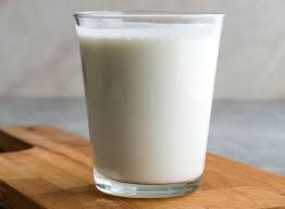 Le Babeurre Lait De Beurre Ou Lait A Fermentation Qualitative Est Une Boisson Lactee Au Gout Aigrelet Issu De La Crem En 2020 Babeurre Lait De Beurre Recette Facile