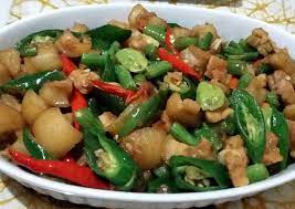 Oseng kikil cabai hijau bisa jadi resep pilihan yang harus anda coba. Resep Tumis Kikil Buncis Cabe Ijo Oleh Rini Julia Resep Lengkap