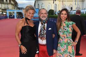 Olivier dassault oli ranskalaisen teollisuusmiljardöörin serge dassault'n vanhin poika. Olivier Dassault Sa Femme Natacha Nikolajevic Et Sa Fille Helena