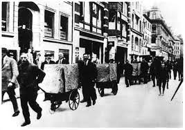 Hyperinflation ist eine form der inflation, in der sich das preisniveau sehr schnell erhöht.eine allgemein akzeptierte definition existiert nicht, eine 1956 von phillip d. Lemo Kapitel Weimarer Republik Innenpolitik Inflation 1923