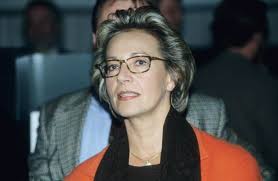 Zuvor arbeitete die hamburgerin als redakteurin und moderatorin für den nachrichtensender welt. Zdf Fernsehgarten Das Waren Die Bisherigen Moderatoren