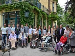 Genießen sie kulinarik in gepflegtem ambiente und lassen sie die seele in unserem ruhigen gastgarten baumeln! Austausch Der Generationen Im Haus Schonbrunn Caritas Wien