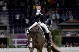 Das pferd saint boy von annika schleu aus deutschland verweigert den sprung. Qrn U 9q2qlzsm