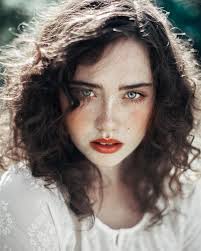 Beautiful Portraits Of People With Freckles By Agata Serge Women With Freckles Portrait Portrait Photography