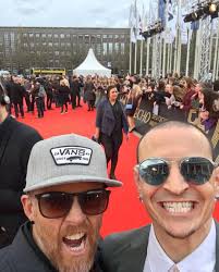 Dave Farrell vía Instagram (Abril 7, 2017)🔙 "Noche divertida en los  premios #ECHO en Berlin. Alemania, nos volvemos a ver en Junio! 🇩🇪"