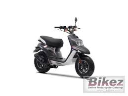 Yamaha offers two styles in the 50 cc class of scooters for 2018 both under the zuma banner. 2014 Yamaha Bws Naked 50 Specifications And Pictures