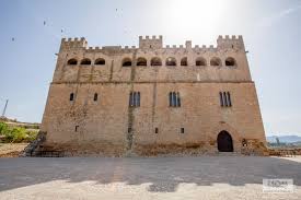 Sus instalaciones y servicios, así como el trato del personal, le harán pasar unas vacaciones inolvidables. Hotel Mas De La Costa Castillo De Valderrobres Facebook