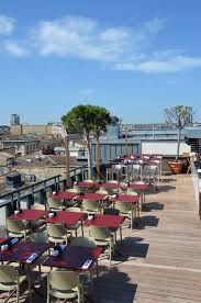 Terrasse En Bois Avec Table De La Marque Emu Et Chaise De La Marque Vondom Colos Salon De Jardin Design Salon De Jardin Grand Hotel Bordeaux