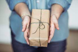 Ia adalah satu cara untuk empati dengan kekasih anda dan untuk menyatakan perasaan anda yang paling intim dan. 10 Pilihan Kado Untuk Diberikan Pada Sahabat Laki Laki