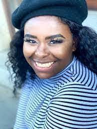 Davina Price's Instagram, Twitter & Facebook