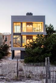 This Modern Beach House Is A Replacement For A Home That Was Destroyed In A Hurricane Modern Beach House Contemporary Beach House Beachfront House