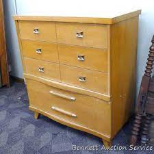 Dresser has a 8 drawers. Lovely Vintage Kroehler Four Drawer Dresser Approx 37 W X 19 D X 41 H The Bottom Drawer Is Estate Personal Property Personal Property Online Auctions Proxibid