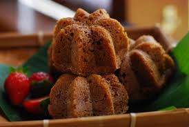 Bolu yang dibuat dengan cara dikukus biasanya akan lebih lembut dimulut ketika dimakan juga tidak akan gosong pada saat proses memasaknya. Resep Dan Cara Membuat Kue Sakura Karamel Lembut Dan Enak