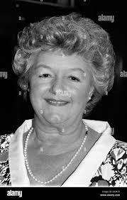 Actress june whitfield Banque d'images noir et blanc