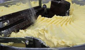 Fabrication De Creme Crue Et Beurre Fermier Cara Meuh