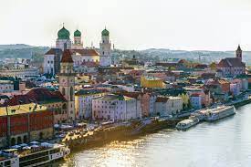 It lies at the confluence of the danube, inn, and ilz rivers, on the austrian border. Passau Musement