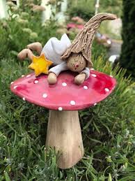 Pilz Mit Engel Angel Mushroom Pottery Angel Angel With Mushro Engel Keramik Pilze Keramik Topferarbeiten