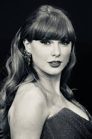 Robyn Vaughan's Instagram, Twitter & Facebook