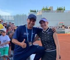 His cause of death was not revealed. Amanda Anisimova Nuevo Brillo Del Tenis En La Ciudad Luz 1 Sexto Anillo