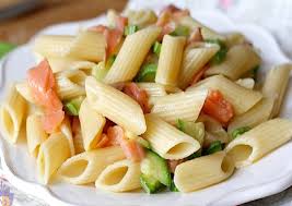 La Salade De Pates Saumon Et Courgettes Est Une Salade A Base De Pates Courgettes Saumon Fume Huile Et Sel Facil En 2020 Salade De Pates Salade Saumon Fume Salade