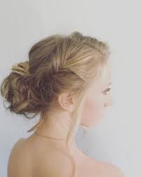 Tresse Epi Et Chignon Bas Autre Profil Coiffuremariee Tresses Bridalhair Chignondemariee Coiffure Boheme Marie Coiffure Mariee Coiffure Mariage Coiffure