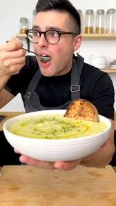 Leanne Torres (lltorresl)