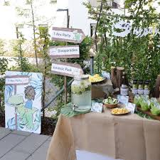 Unsere stuhlhussen haben einen langen weg durchgemacht, um natalia zu helfen, die geburtstagsdeko besonders schick selber zu machen. Do It Yourself Party Deko Fur Eine Dino Party Zum Kindergeburtstag Mini Presents Blog