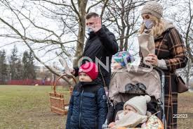 Marcin warchoł publicznie oświadczył, że reformy ziobry są dobre i konieczne. Kandydat Na Urzad Prezydenta Rzeszowa Marcin Warchol Rozdaje Sadzonki Drzew Na Bulwarach W Rzeszowie Agencja Fotograficzna Fotonews