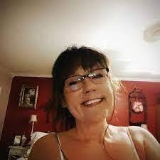 Lori Searles's Instagram, Twitter & Facebook