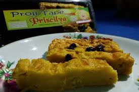 Selain bisa dinikmati secara langsung, tape singkong juga bisa diolah menjadi kolak, donat, jus, puding, gorengan, dan lain sebagainya. Manisnya Oleh Oleh Tape Khas Bondowoso Traveling Bisnis Com