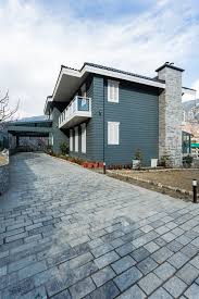 Right from kangana ranaut facing protests in bhopal to latest updates from inside the bigg boss 14 house, check out the. Actress Kangana Ranaut S Home In The Mountains Of Manali