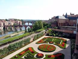 Plus de 1000 oeuvres de cet artiste né à albi sont conservées en ce lieu, peintures, dessins, lithographies, parmi lesquelles l'ensemble des 31 affiches qu'il a conçues. Toulouse Lautrec Museum Musee Toulouse Lautrec Aktivitaten 2021 Viator