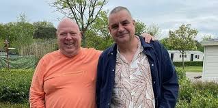 Zijn bedrijf leverde hem vier jaar op rij een vaste notering op in de quote 500 , de lijst met rijkste nederlanders. Peter Gillis Massa Is Kassa Koopt Ultra Luxe Camper Man Man