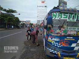 Travel guide resource for your visit to gombong. Prihatin Paguyuban Sopir Kebumen Urug Jalan Berlubang Kebumen Ekspres Paling Tahu Kebumen