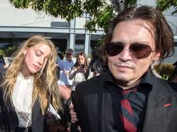 Amber heard is an american actress known for playing a role opposite to jason momoa in aquaman. Johnny Depp Amber Heard Angestellte Verteidigen Hollywood Star Vor Gericht Stars