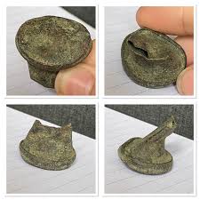 The metal detector checkpoint trope as used in popular culture. Received This Amongst A Bunch Of Metal Detecting Stuff I Won In An Auction Does Anyone Have Any Clues As To What It Is Its Not Very Heavy And Isnt Magnetic Uk