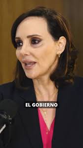 Criminales de cuello GUINDA.