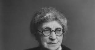 Glaswegian pioneering scientist Muriel Robertson who went against the grain 