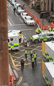 25 de rezultate pentru eticheta atentat londra. Ziarul Romanesc Posibil Atentat Terorist In Glasgow Trei MorÈ›i Prin Injunghiere Atacatorul A Fost ImpuÈ™cat De PoliÈ›iÈ™ti Romania Azi