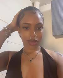 Gina Burr's Instagram, Twitter & Facebook