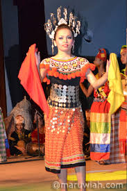 Dandong lebih lebar daripada bedong. Pakaian Tradisional Etnik Sarawak Maruwiah Ahmat