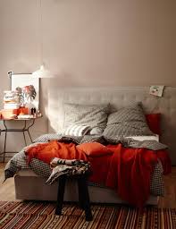 Hellgrau Und Beige Im Schlafzimmer Bild 2 Living At Home Kastanienbraun wandfarbe weinrot ideen farbe elegant oder schlafzimmer catcomedy.